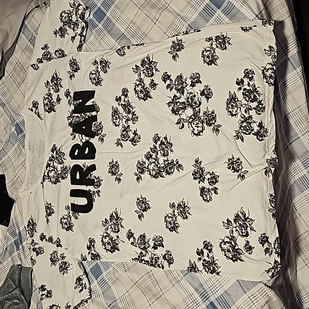 3/$10 URBAN Rose Pattern Short Sleeve Tee